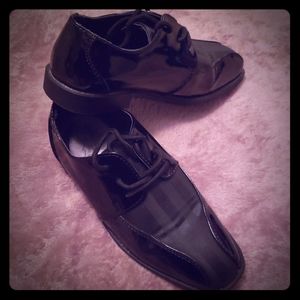 Black dress shoes